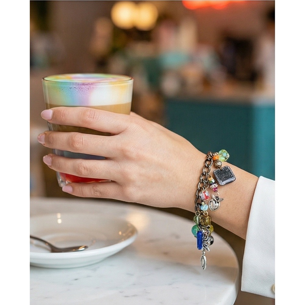 Vintage Charm Bracelet *Bracelet BROKEN* Charms Can Be Used On Other Bracelets‎
